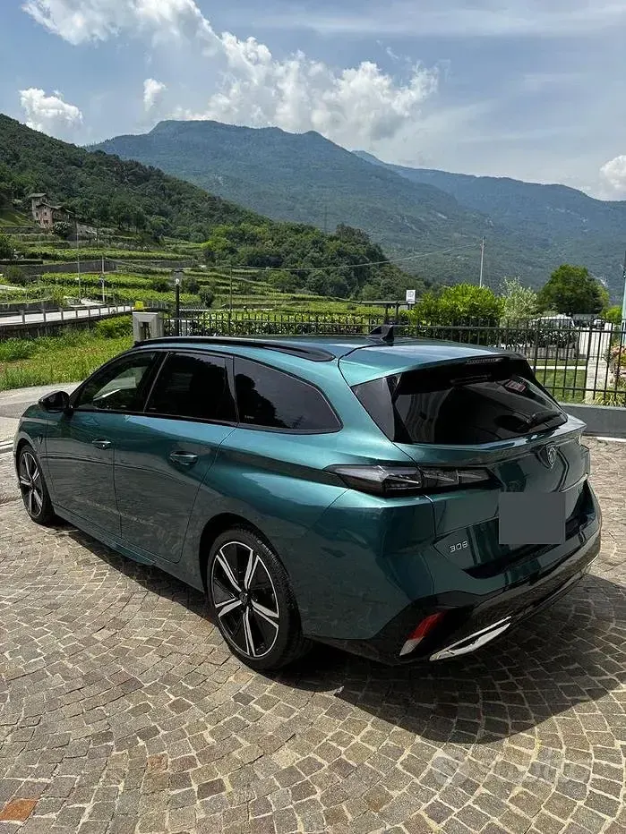 Usata Peugeot 308 SW GT-line 131 CV (96 kW) 2022 Verde Station wagon