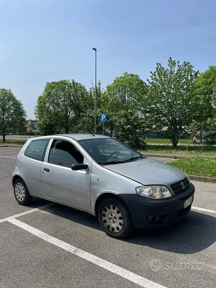 Usata Fiat Punto Active 60 CV (44 kW) 2011 Utilitaria