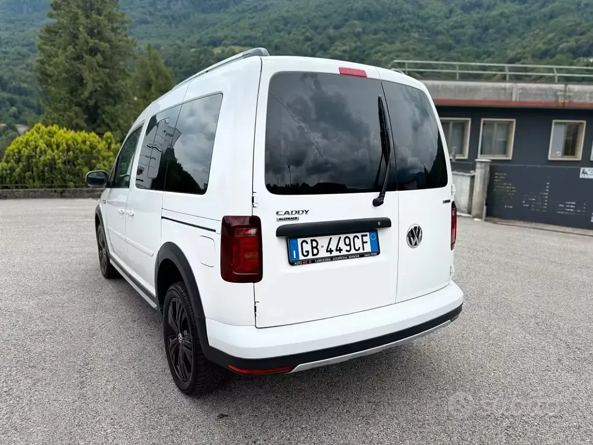Usata VW Caddy 122 CV (89 kW) 2020 Bianco Monovolume