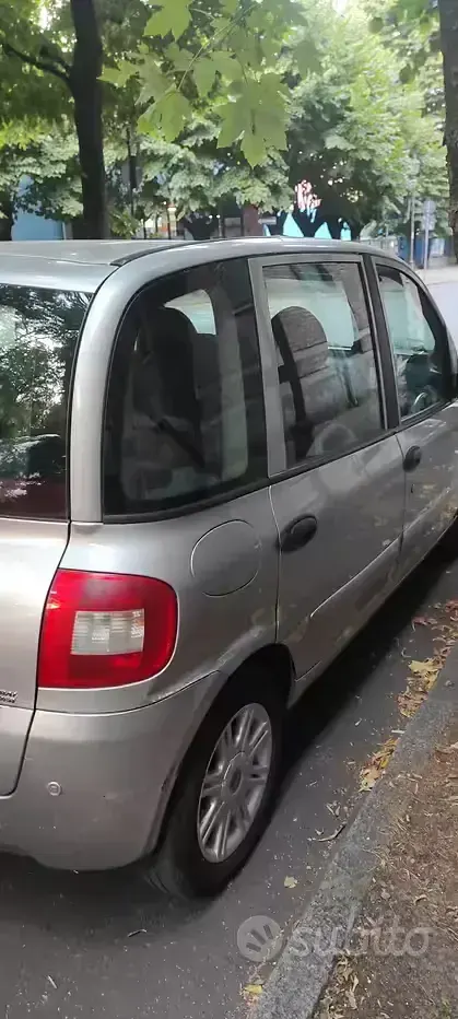 Usata Fiat Multipla 103 CV (75 kW) 2006 Grigio Monovolume