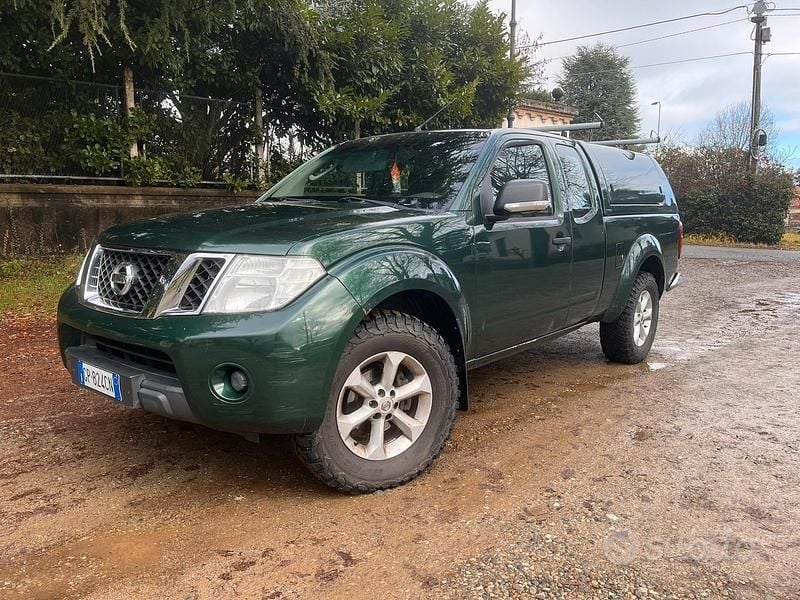 Usata Nissan Navara XE 190 CV (139 kW) 2012 Verde Pick-up
