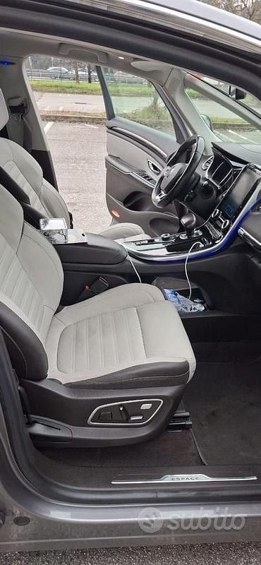 Usata Renault Espace 160 CV (117 kW) 2018 Grigio Monovolume