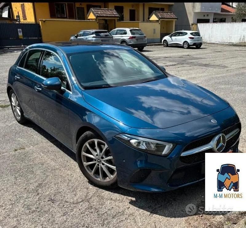 Usata Mercedes A180 Premium 136 CV (100 kW) 2019 Blu Berlina