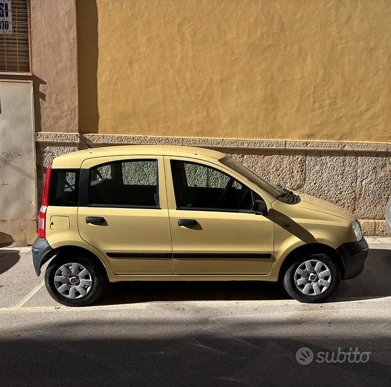 Giallo Usata 2009 Fiat Panda | 2800 € (Ottimo prezzo) - Immagine 1/4