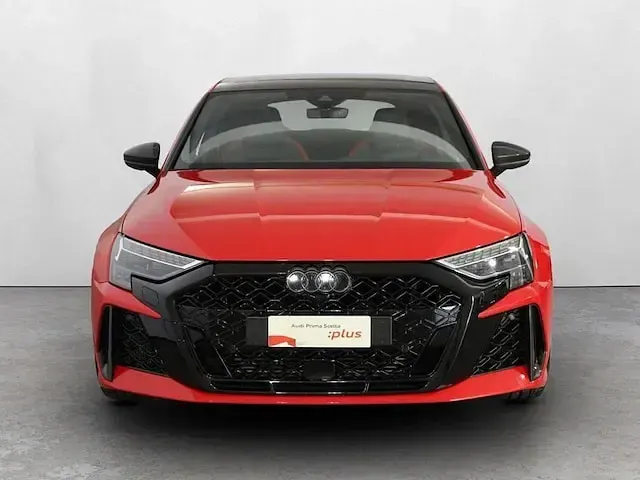 Usata Audi RS3 Sportback Comfort 400 CV (294 kW) 2025 Rosso progressivo metallizzato Utilitaria