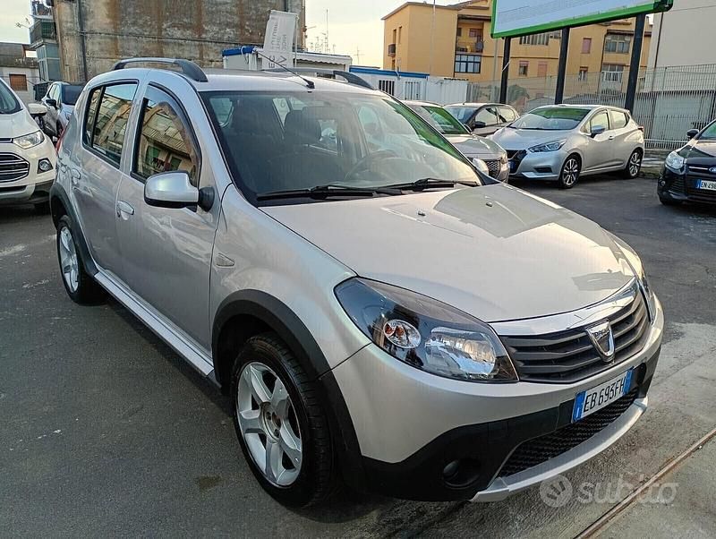 Usata Dacia Sandero 67 CV (49 kW) 2010 Grigio SUV