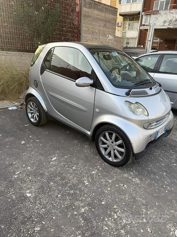 Usata 2004 Smart ForTwo Coupé Passion Utilitaria | 2990 € (Cara) - Immagine 1/4