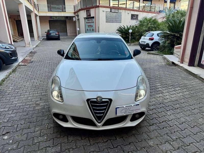 Bianco Usata 2011 Alfa Romeo Giulietta Distinctive Due volumi | 4900 € (Buon prezzo) - Immagine 1/4