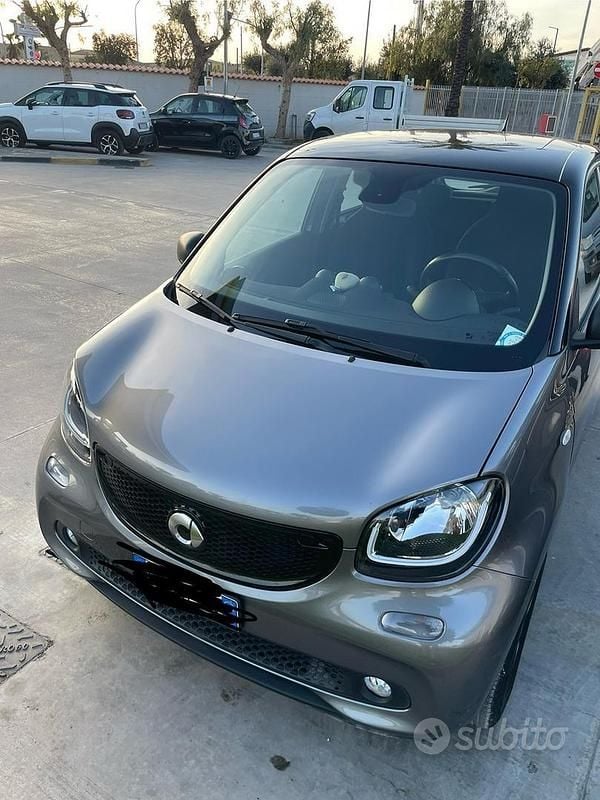 Grigio Usata 2019 Smart ForFour Utilitaria | 9599 € (Buon prezzo) - Immagine 1/4