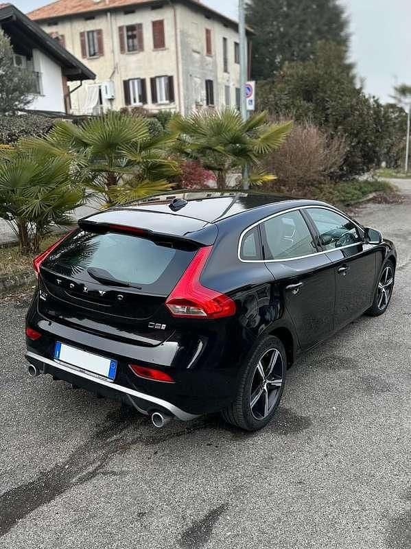Usata Volvo V40 R-Design 120 CV (88 kW) 2017 Nero Berlina