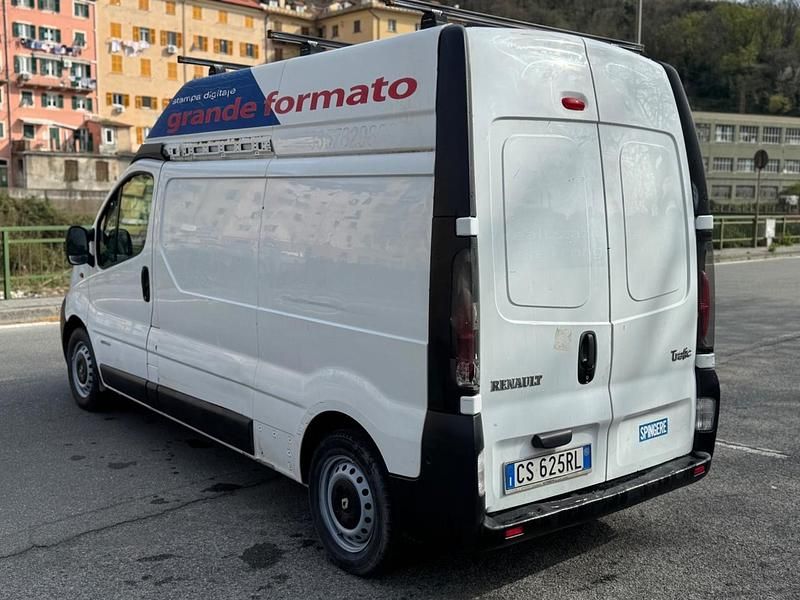 Usata Renault Trafic 100 CV (73 kW) 2005 Bianco Monovolume