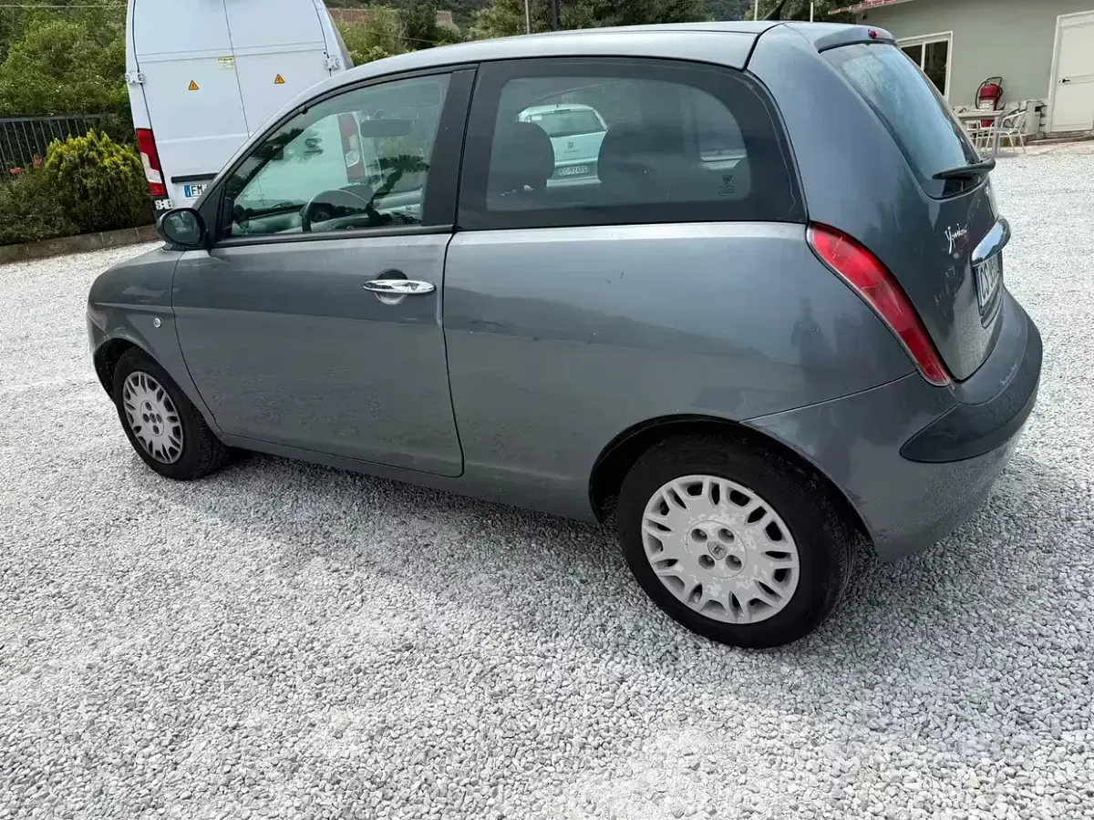 Usata Lancia Ypsilon 69 CV (50 kW) 2004 Grigio Utilitaria