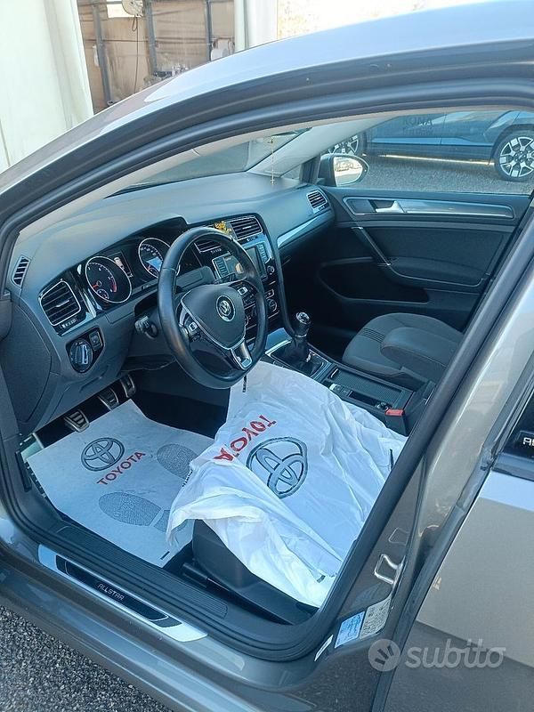 Usata VW Golf VII 110 CV (80 kW) 2017 Grigio Berlina