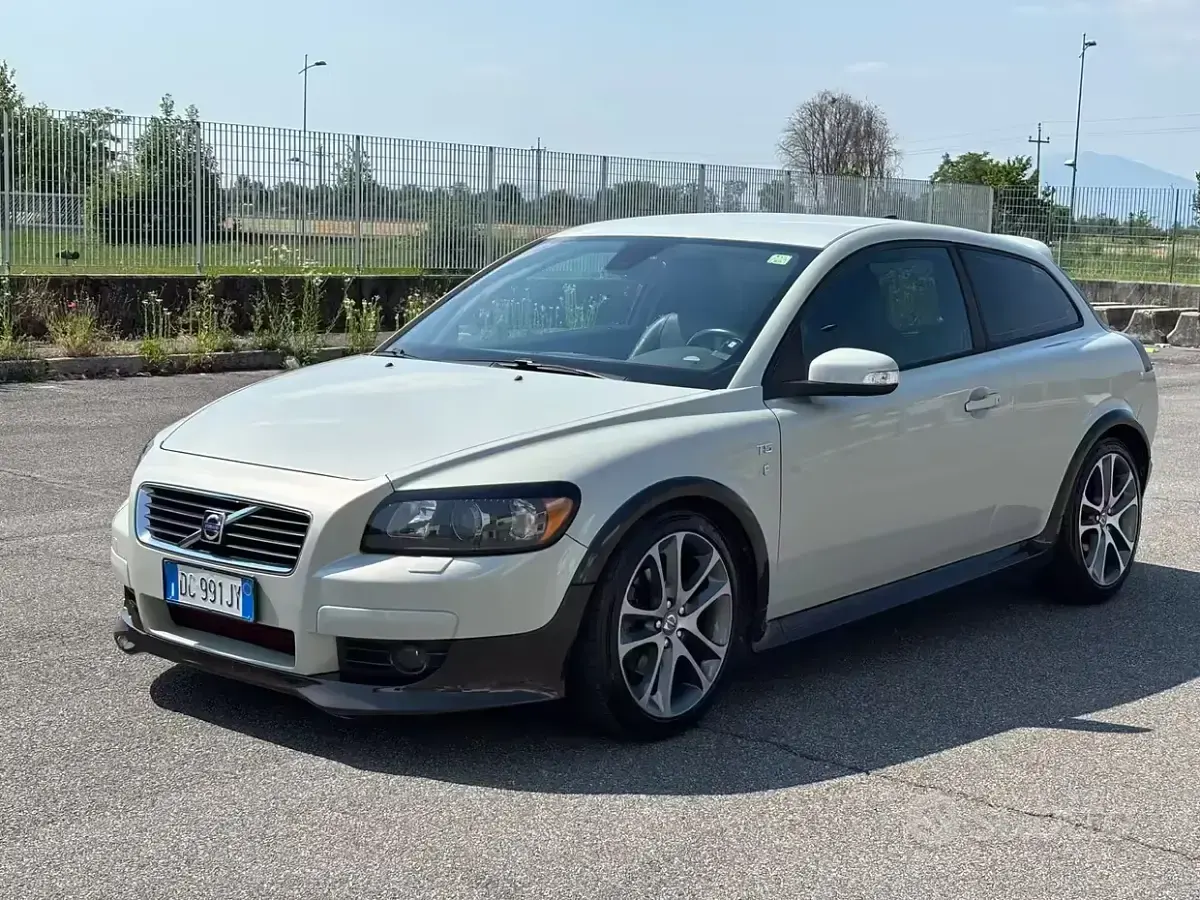 Usata Volvo C30 Summum 220 CV (161 kW) 2006 Bianco Utilitaria
