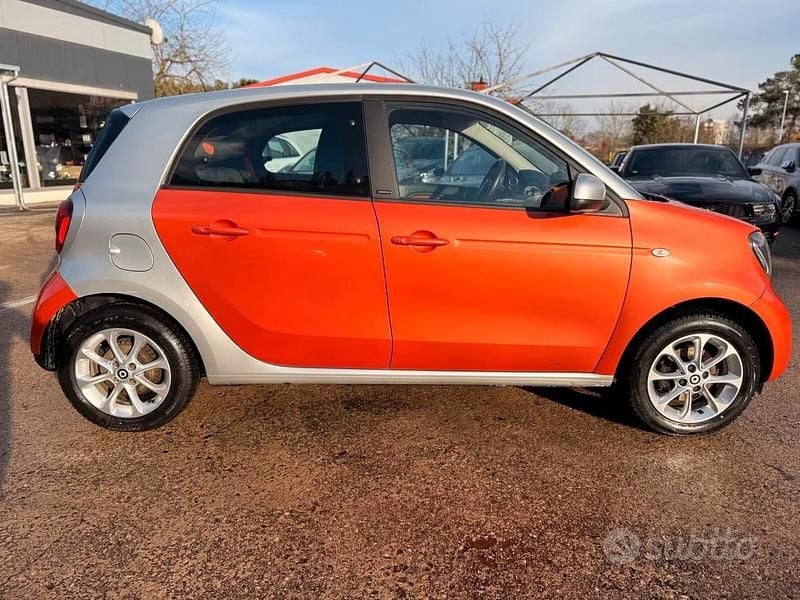 Arancione Usata 2015 Smart ForFour Passion Utilitaria | 8750 € (Buon prezzo) - Immagine 1/4