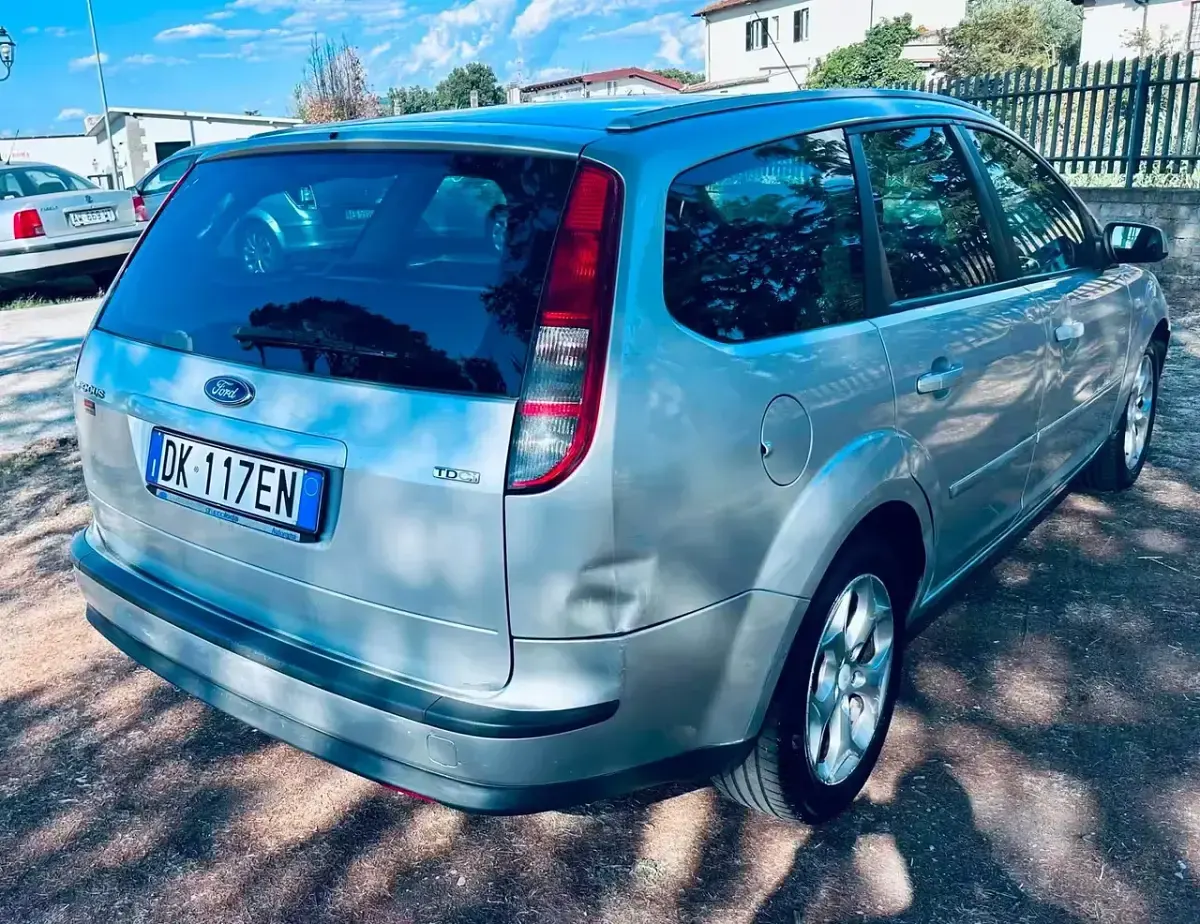 Usata Ford Focus S 90 CV (66 kW) 2007 Argento Station wagon