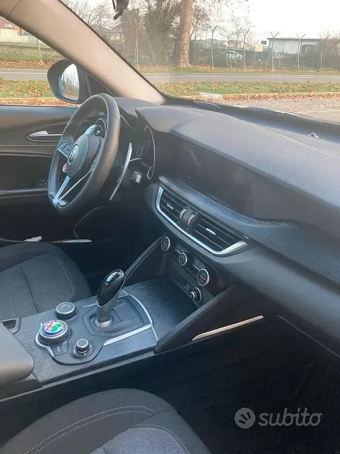 Usata Alfa Romeo Stelvio 190 CV (139 kW) 2019 Nero SUV