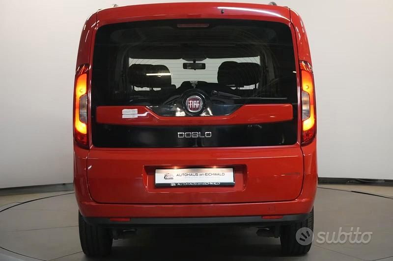 Usata Fiat Doblò Easy 90 CV (66 kW) 2015 Rosso Monovolume