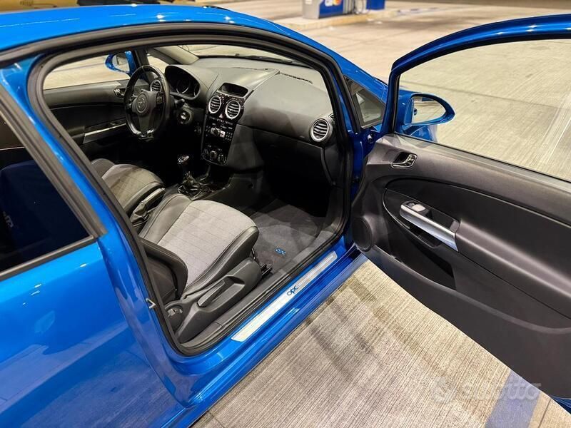 Usata Opel Corsa OPC 325 CV (239 kW) 2010 Blu Utilitaria