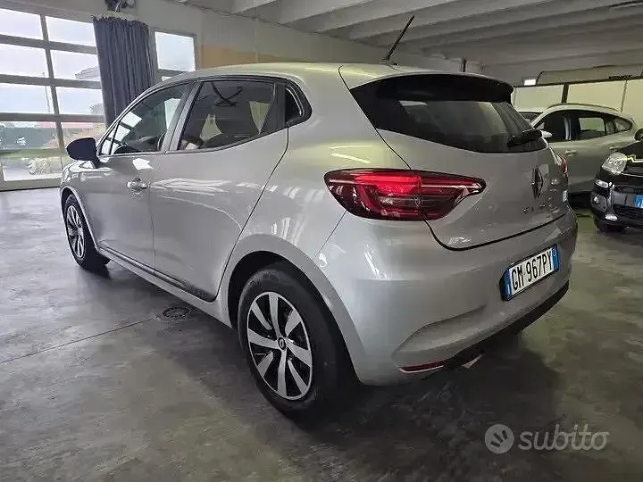 Usata Renault Clio V 101 CV (74 kW) 2023 Grigio Berlina
