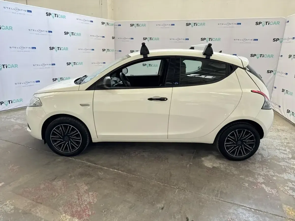 Usata Lancia Ypsilon 69 CV (50 kW) 2019 Bianco Utilitaria