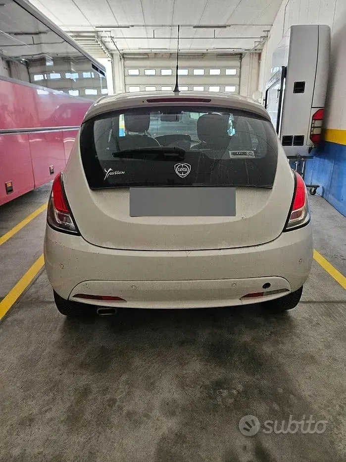 Usata Lancia Ypsilon 95 CV (69 kW) 2017 Bianco Utilitaria