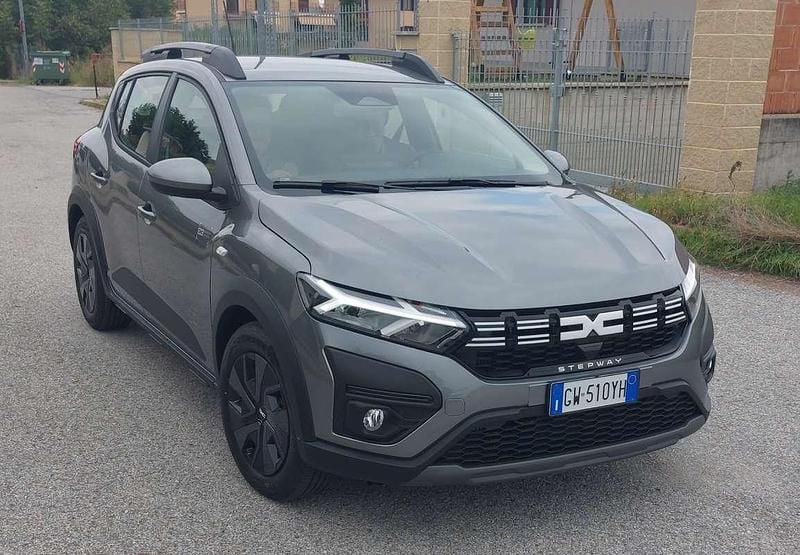 Usata Dacia Sandero Expression 91 CV (66 kW) 2024 Grigio Berlina