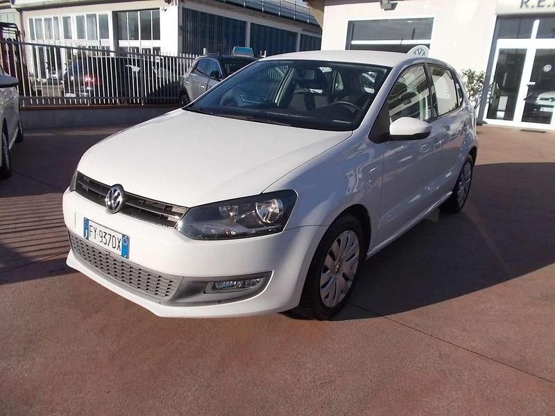 Bianco Usata 2009 VW Polo Comfortline Tre volumi | 5500 € (Buon prezzo) - Immagine 1/4
