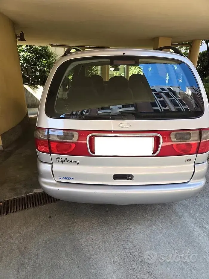 Usata Ford Galaxy Ghia 110 CV (80 kW) 1998 Grigio Monovolume