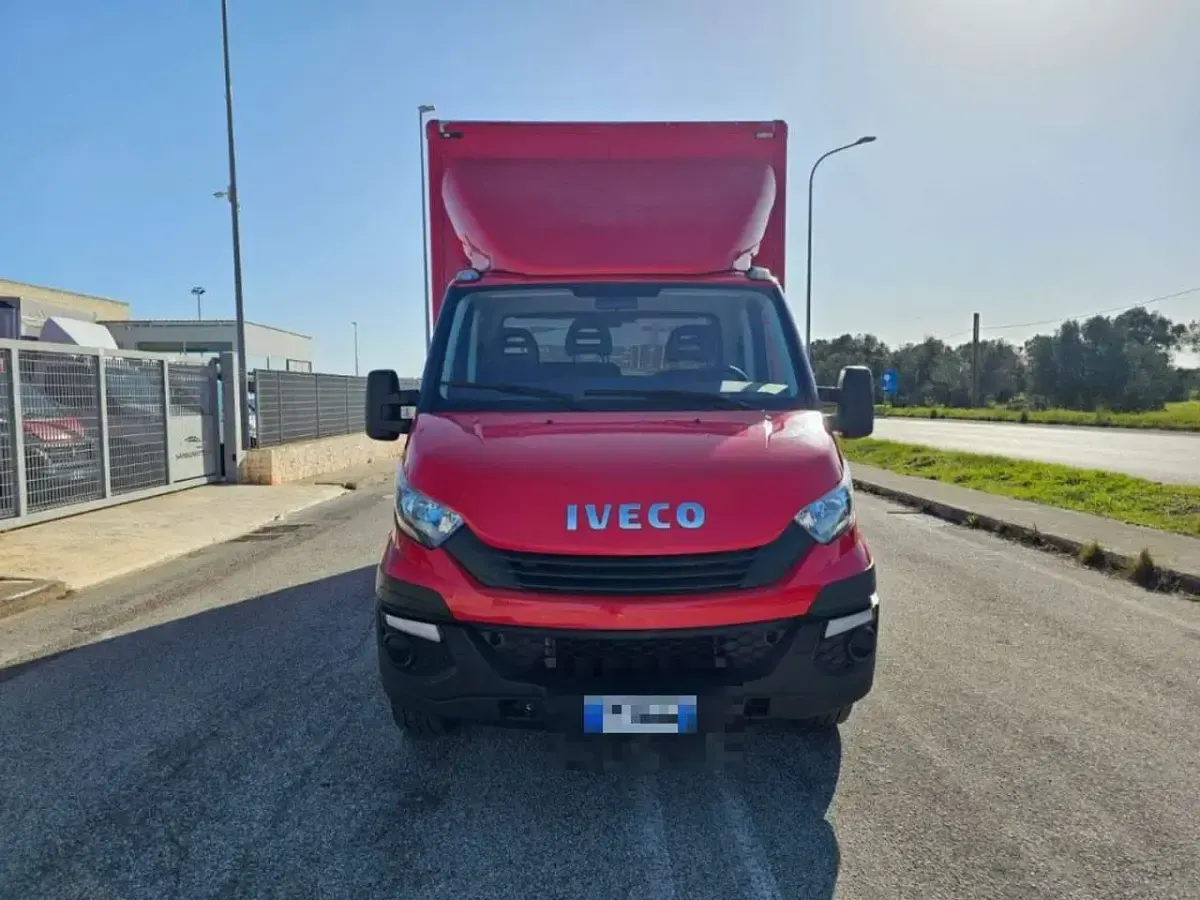Usata Iveco 35.12 116 CV (85 kW) 2020 Rosso Furgone