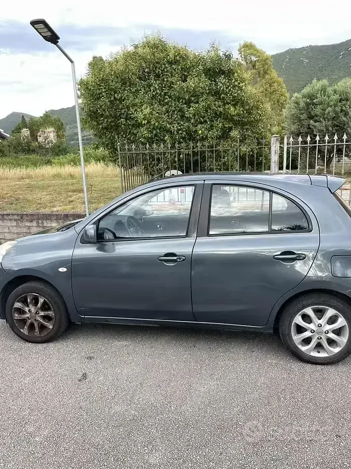 Usata Nissan Micra 80 CV (58 kW) 2017 Grigio Utilitaria