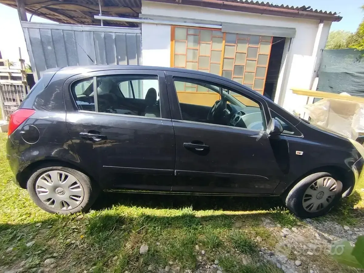 Usata Opel Corsa 80 CV (58 kW) 2007 Nero Utilitaria