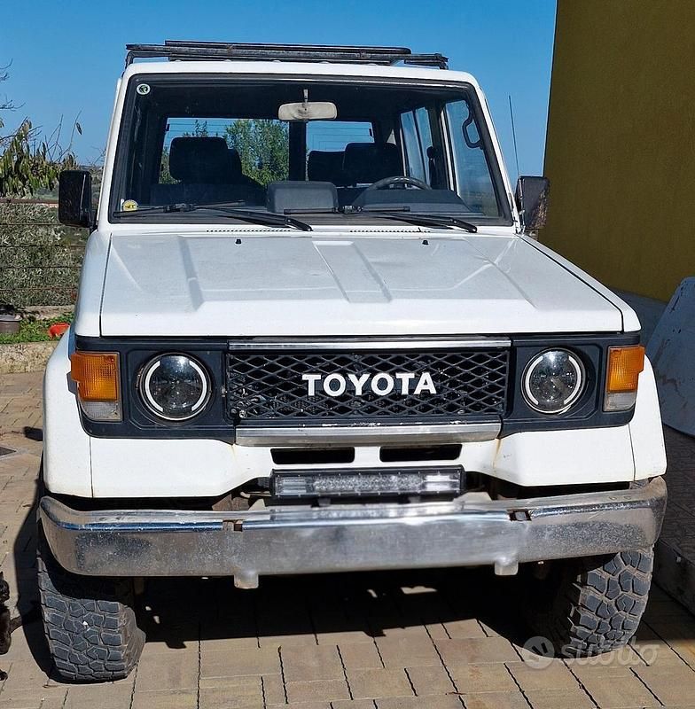 Bianco Usata 1988 Toyota Land Cruiser SUV | 9500 € - Immagine 1/4