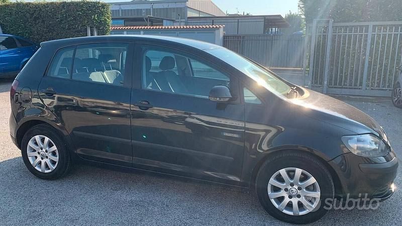 Nero Usata 2005 VW Golf IV Trendline Tre volumi | 1790 € (Ottimo prezzo) - Immagine 1/4