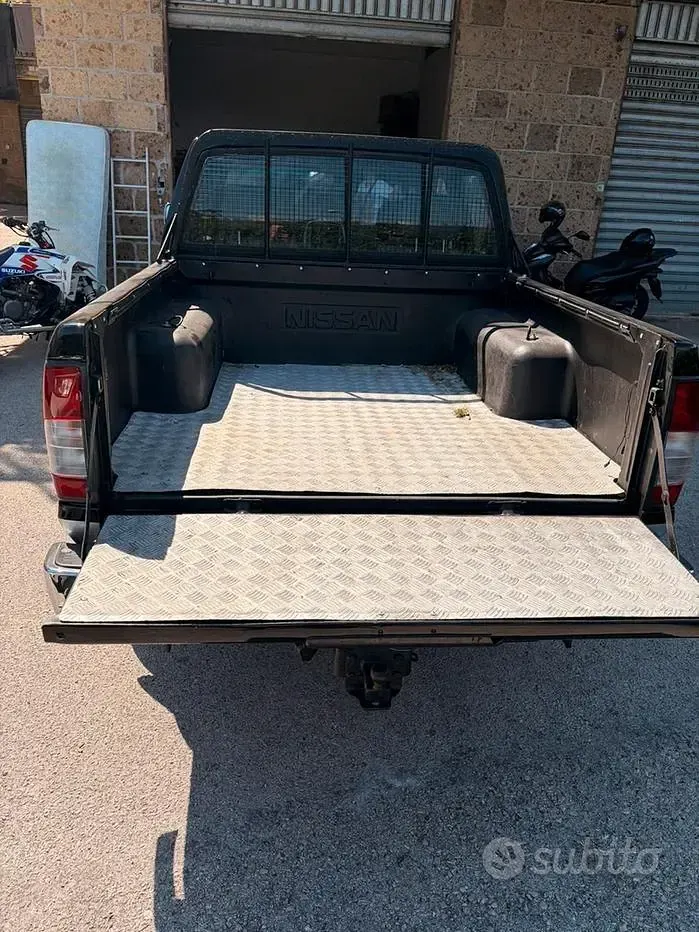 Usata Nissan Navara SE 171 CV (125 kW) 2006 Pick-up