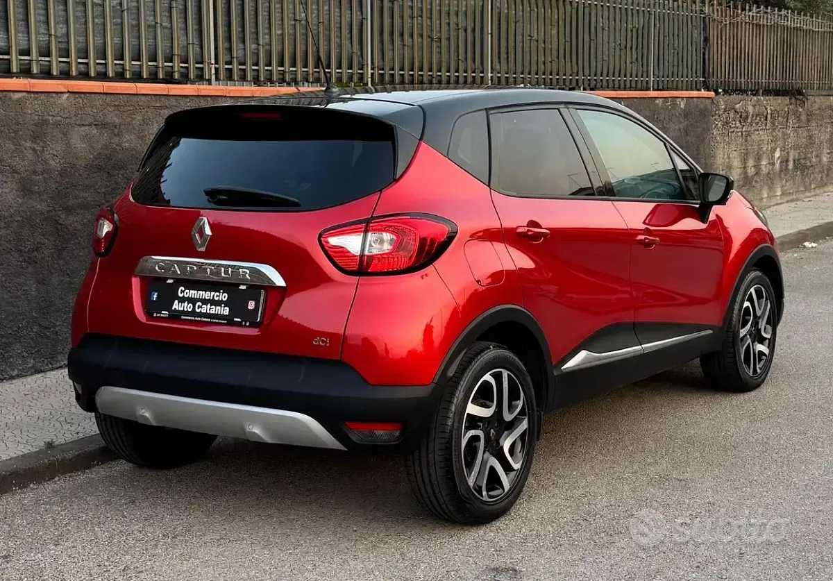 Usata Renault Captur 90 CV (66 kW) 2016 Rosso SUV