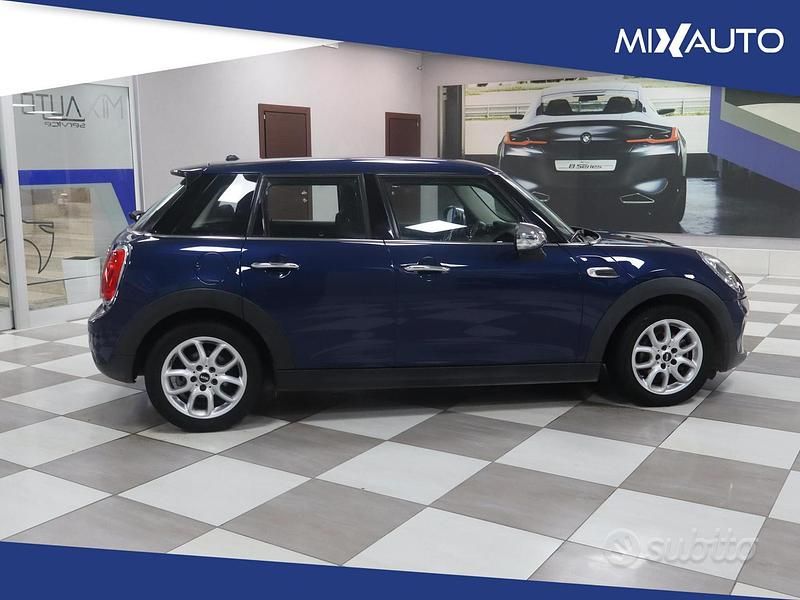 Usata Mini ONE 102 CV (75 kW) 2017 Blu/azzurro(met.) Utilitaria