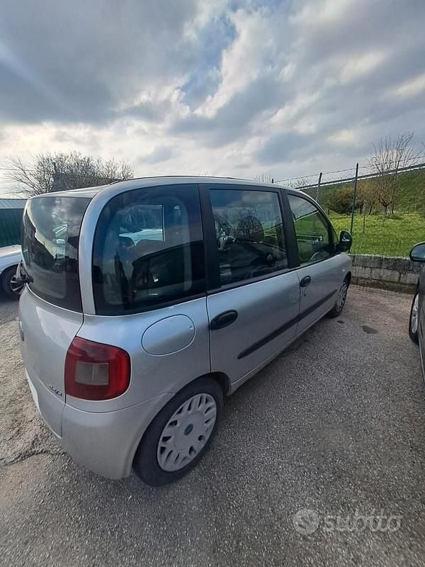 Usata Fiat Multipla 120 CV (88 kW) 2006 Grigio Monovolume