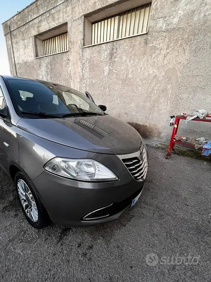 Usata Lancia Ypsilon 95 CV (69 kW) 2012 Grigio Utilitaria
