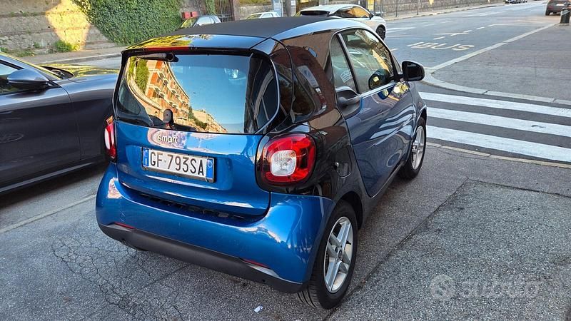 Begagnad Smart ForTwo Coupé Pure 41 kW (56 HK) 2021 Blå Halvkombi