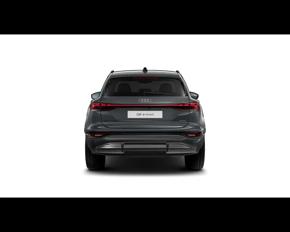 Nuova Audi Q6 e-tron S-Line 138 kW (188 CV) 2026 Grigio magnete SUV