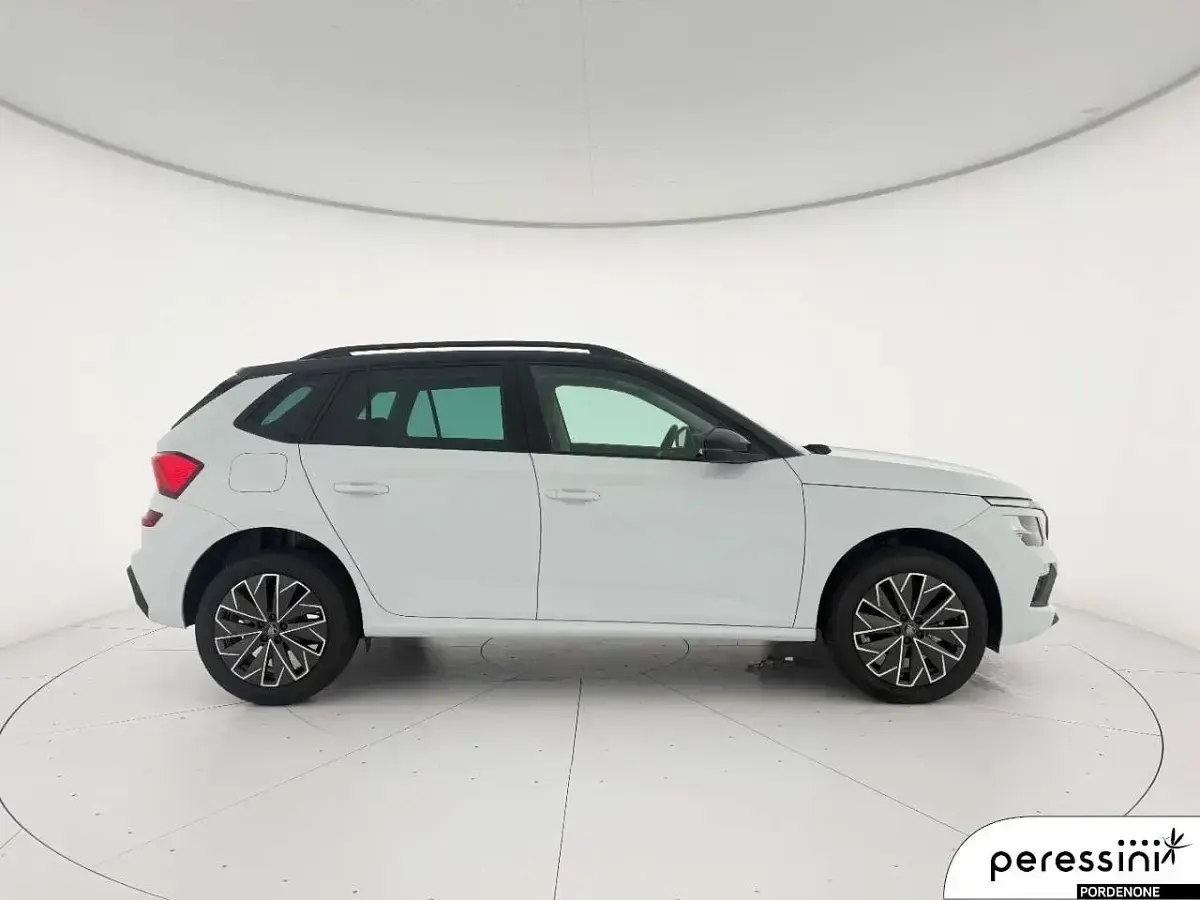 Nuova Skoda Kamiq 116 CV (85 kW) 2026 Bianco luna metallizzato nero SUV