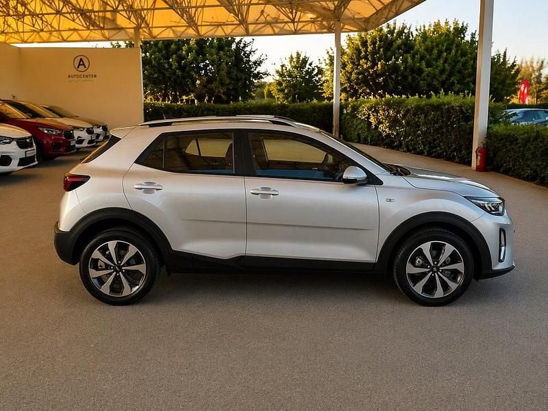 Käytetty Kia Stonic GT-Line 101 HP (74 kW) 2022 Hopea Katumaasturi