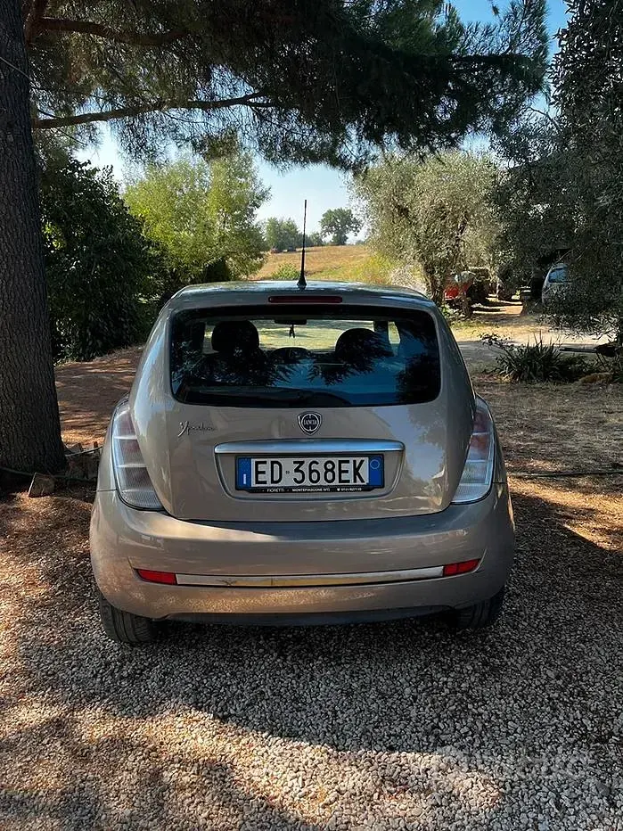 Usata Lancia Ypsilon 75 CV (55 kW) 2010 Grigio Utilitaria