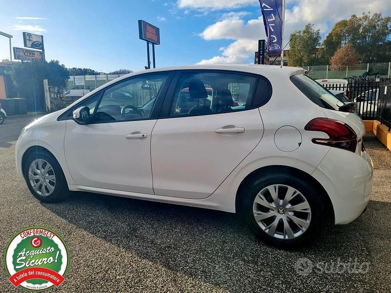 Usata Peugeot 208 102 CV (75 kW) 2019 Bianco Utilitaria