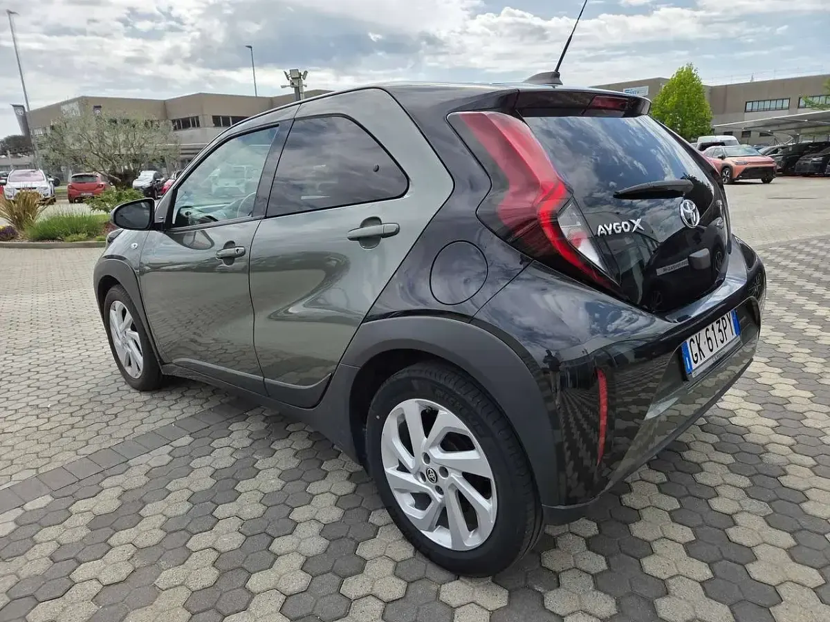 Usata Toyota Aygo X Trend 72 CV (52 kW) 2022 Cardamom green & black met SUV