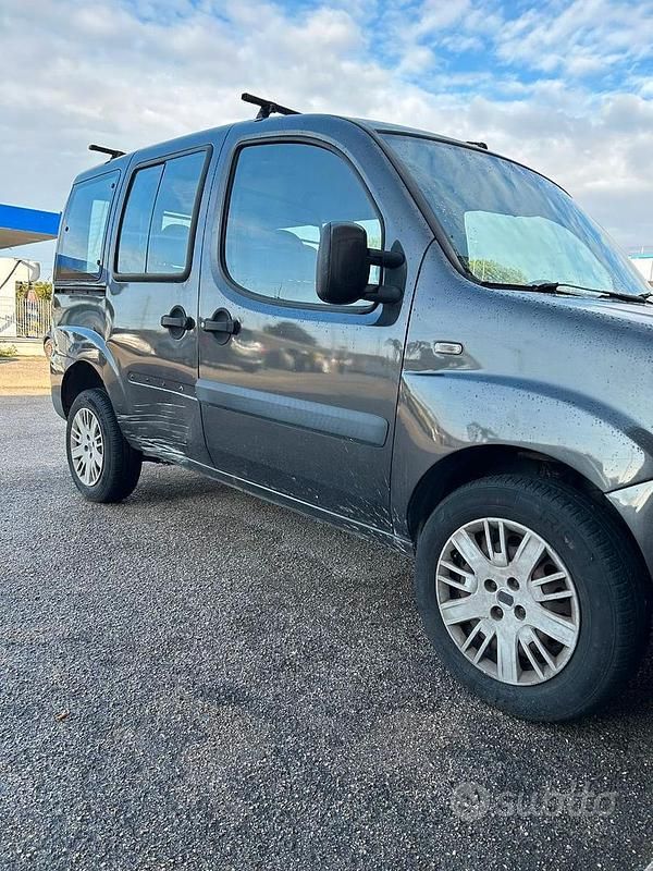 Usata Fiat Doblò 105 CV (77 kW) 2009 Marrone Monovolume