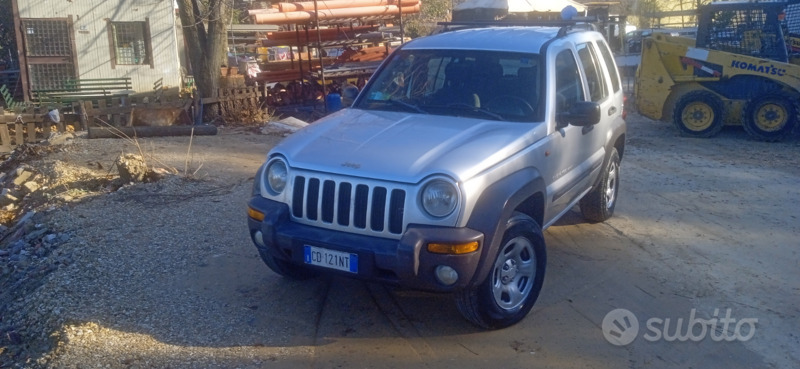 Usato 2002 Jeep Cherokee 2.5 Diesel 143 CV (3.000 €)