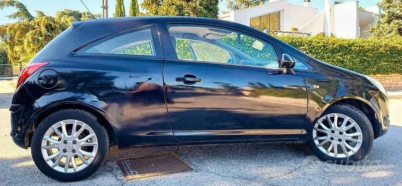 Nero Usata 2009 Opel Corsa | 1500 € (Ottimo prezzo) - Immagine 1/4