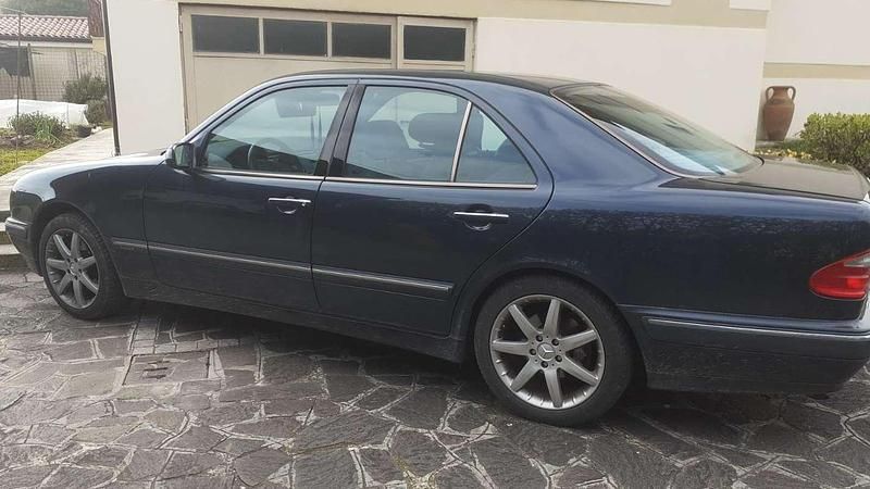 Begagnad Mercedes E200 Elegance 186 HK (136 kW) 2000 Sedan